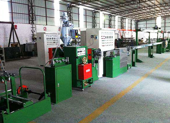 使用貴公司電源線押出機，建筑線押出機，擠